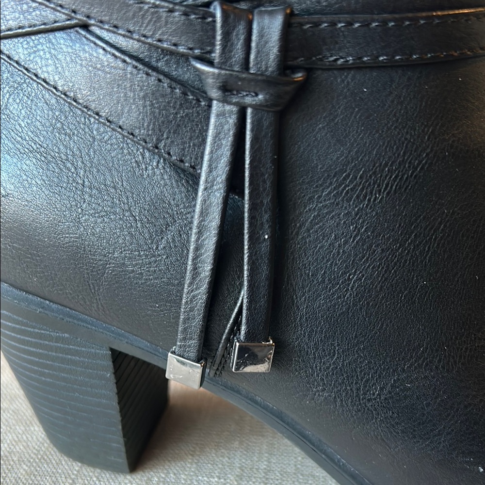 Croft & Barrow Black Ankle Boot - Picture 9 of 12